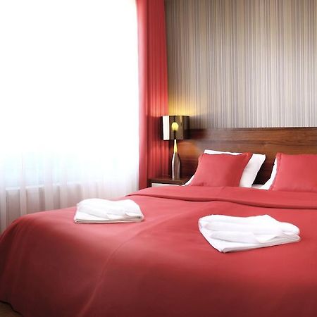 Apartamenty Mesa Grill Restaurant Cafe Дзвиржино Стая снимка